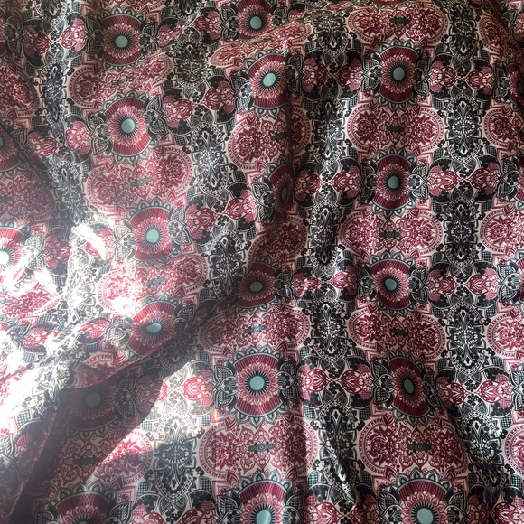 Plush Burgundy Mongolian Fur throw - Picture 3 of 3